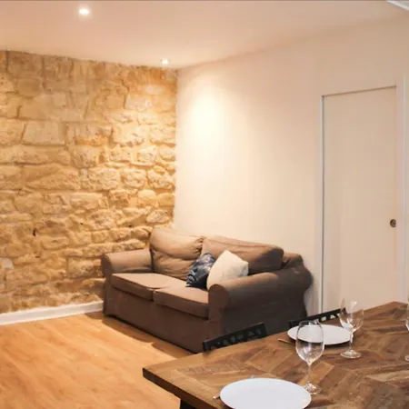 Comfortable In The Heart Of Apartment Paris