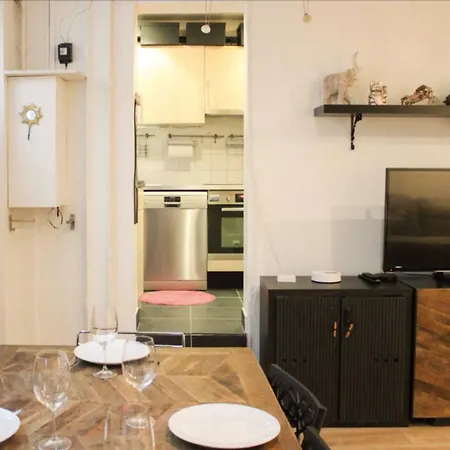 Comfortable In The Heart Of * Paris